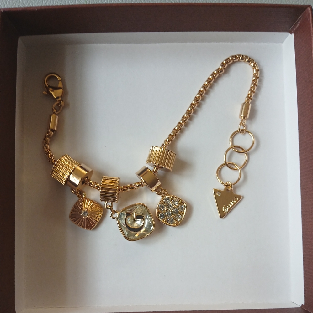 Guess multi pendant bracelet and rose and Gold Gift Box (with pendant bracelet)